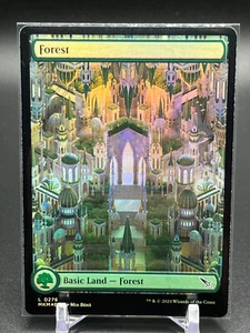 MTG Forest 0276 Morde im Herrenhaus Karlov Vollkunstvitrine Folie Basic Land - Bild 1 von 2
