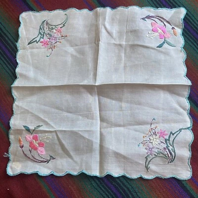 Pañuelo chino de seda bordado a mano de colección. Patrón floral. ¡Gran forma! Foto 1 de 4