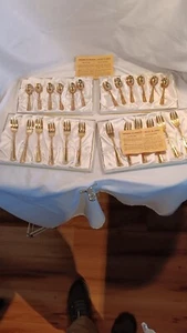 Cuatro juegos de seis tenedores y cucharas de postre chapados en oro rosa, 24 quilates. Vintage - Imagen 1 de 11