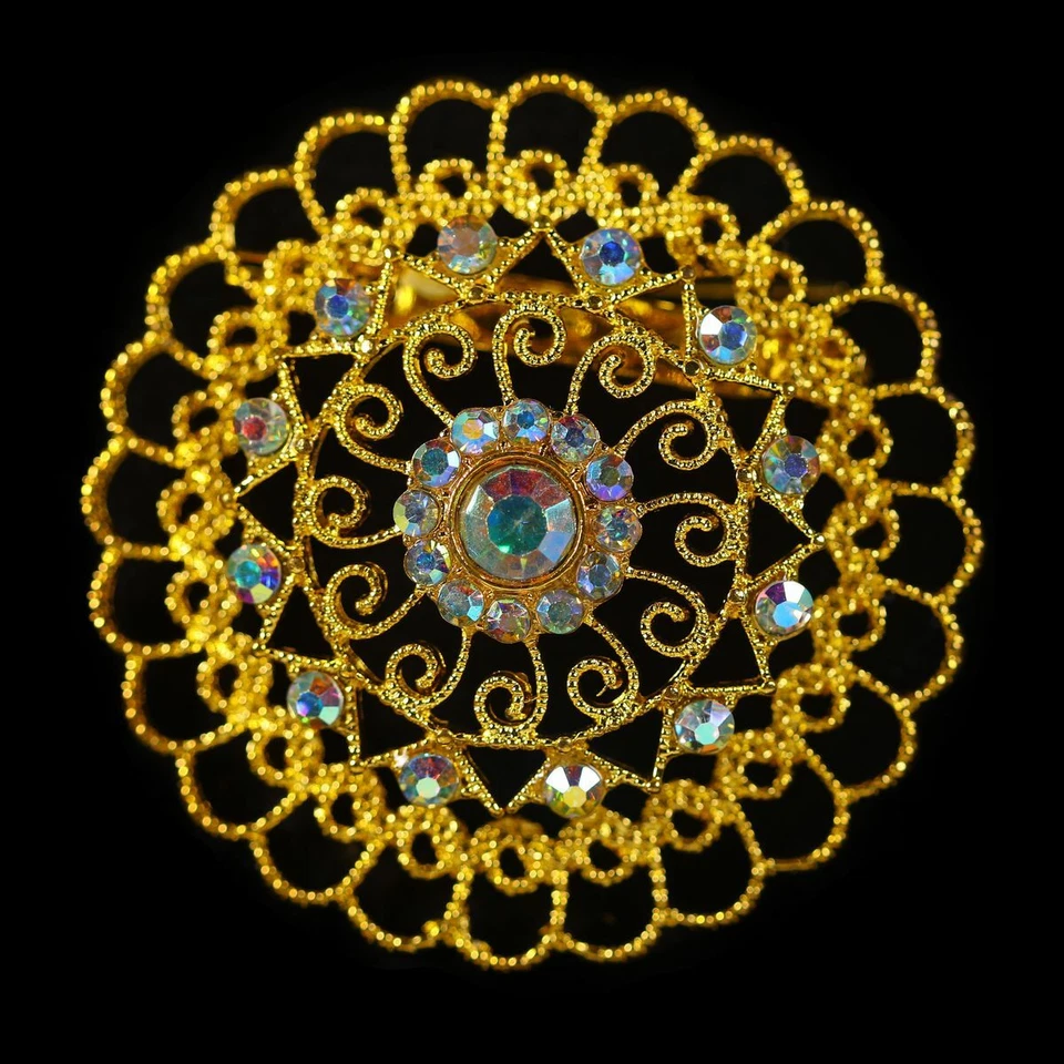 Period Costume - Jewelled Broach (style 4)  - Image 1 of 1