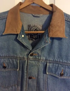 KLASSISCHE JEANSSCHEUNENJACKE, ECHTLEDERKRAGEN, KOSTENLOSER VERSAND! Plus FUN Krawatte! - Bild 1 von 24