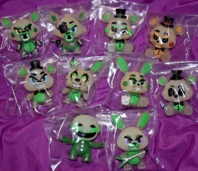 FNAF Five Nights At Freddy's Mystery Minis Series 1.5 Glow In The Dark você escolhe - Imagem 1 de 4