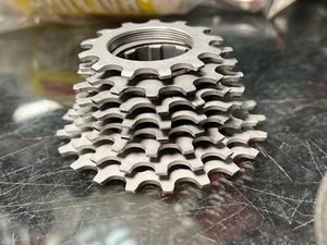 NOS Regina Extra 8-Speed Lightweight Alloy Shimano HG Cassette Italy 13-21t - Picture 1 of 7