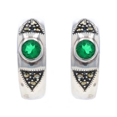 Pendientes de plata de ley de vidrio verde y marcasita con medio aro perforado milgrain 925 Foto 1 de 4