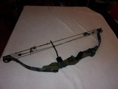Golden Eagle Super Hawk Compound Bow - Image 1 of 4