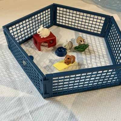 Schleich Rabbit and Guinea Pig Hutch 42500  Rabbit Run - Image 1 of 4