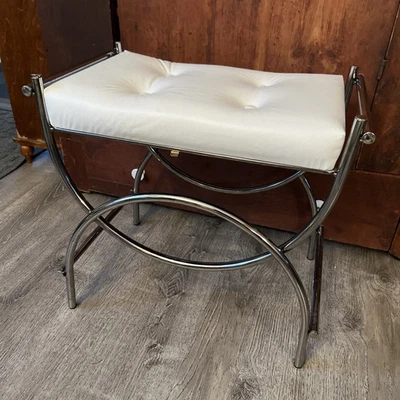 Taburete de tocador o banco de baño George Koch Sons cromado media luna MCM blanco Foto 1 de 4