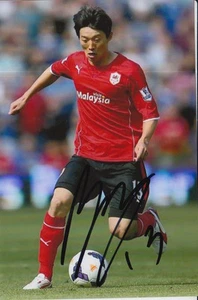 FOTO FIRMADA A MANO KIM BO-KYUNG 6X4 DE CARDIFF CITY. - Imagen 1 de 1
