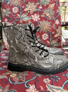 Arizona Jeans Co Sz 8.5 Women's Boots, NEW! J.C.Penney - Picture 1 of 6