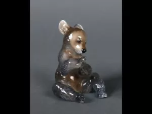 47917 - Bittender Bär. Entwurf Theodor Kärner, Roenthal 1953 - Bild 1 von 4