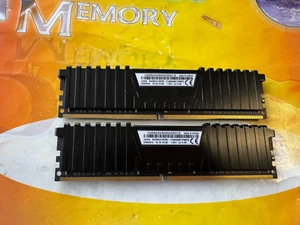 Lot Corsair PC4-19200 32GB (2x16GB) DDR4 2400 NON ECC Desktop CMK64GX4M4A2400C16 - Afbeelding 1 van 3