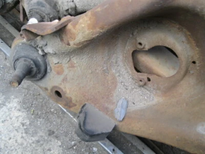 73 Buick LeSabre OEM brazo de control inferior delantero derecho usado  Foto 1 de 4