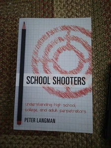 SCHOOL SHOOTERS Understanding High School College Perpetrator Peter Langman Book - Foto 1 di 2