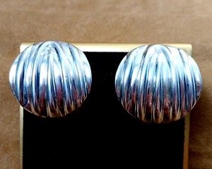 BAYANIHAN Vintage 925 Sterling Silver Modernist Fluted/Corrugated/Shell Earrings - Picture 1 of 17