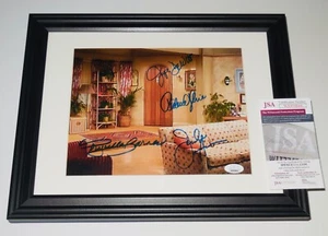 THREE'S COMPANY CAST SIGNIERTES 8X10 FOTO (GERAHMT & MATT) - JSA! - 4 AUTOGRAMME! - Bild 1 von 2