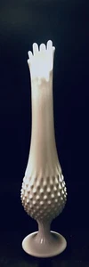 Jarrón oscilante de colección Fenton vidrio de leche blanco hobnail pedestal elástico 15""x3"" MCM AÑOS 70 - Imagen 1 de 8