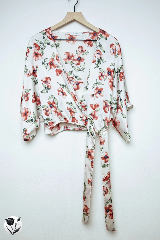Blusa para mujer FORE Bloomingdale's talla S blanca floral corbata envolvente hecha en EE. UU. Foto 1 de 4