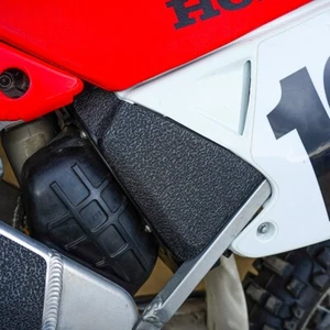 Black Air Box Guards 2000-2001 Honda CR125 Airbox Grip Tape Decal CR 125 125R - Bild 1 von 3