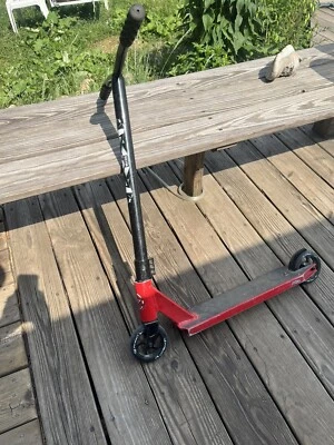 Scooter Sector 5 5 estrellas (LAS BARRAS DE MANILLAR SON UN POCO ONDULADAS). Foto 1 de 4