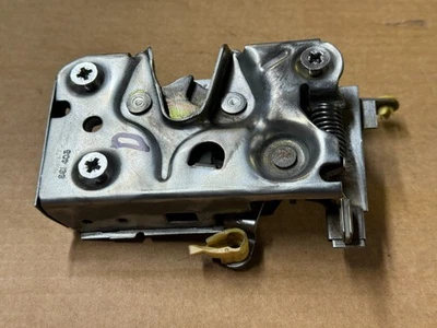 Mecanismo de bloqueo de puerta de conductor Ford Mustang 87-93 golpeador puerta atasco fabricante original Foto 1 de 4