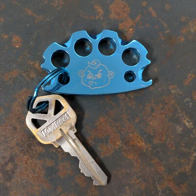 BabyKnucks Mini Latón Nudillos Dije Llavero Abridor de Biberones, Grabado Personalizado Foto 1 de 4