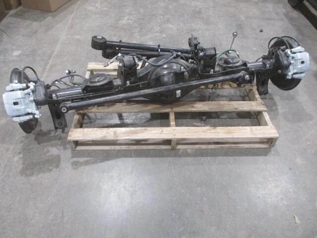 Conjunto de eje trasero Toyota Tacoma TRD Pro 2024 2025 OEM LKQ Foto 1 de 4