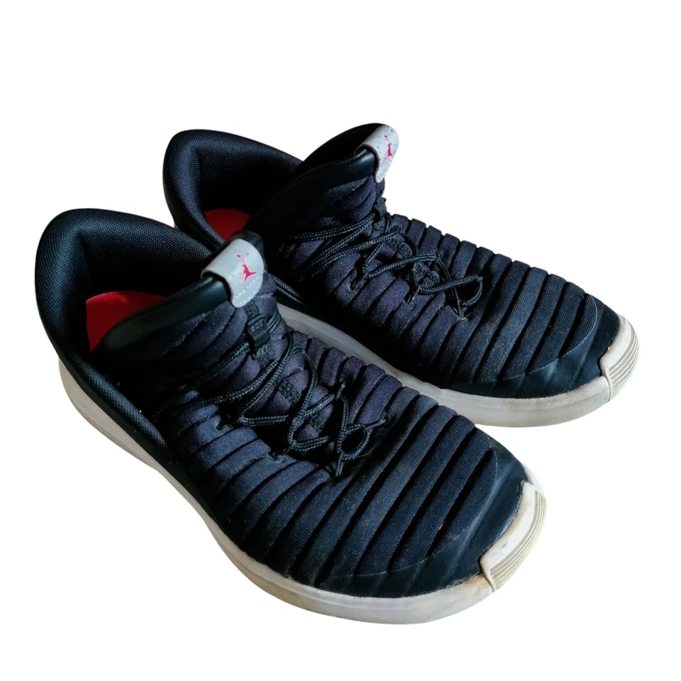 Tênis Jordan Fight Luxe Masculino 9.5 Preto Vermelho Colorway Baixo 919715-006 - Imagem 1 de 4