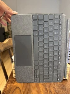 Etui na klawiaturę Logitech Combo Touch do iPada Pro 11" (1., 2., 3., 4. generacji) - Zdjęcie 1 z 7