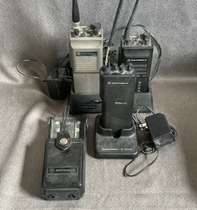 Motorola Radius P50 P90 P100 UHF 2-Channel Two Way Radios w/ Chargers UNTESTED - Picture 1 of 7