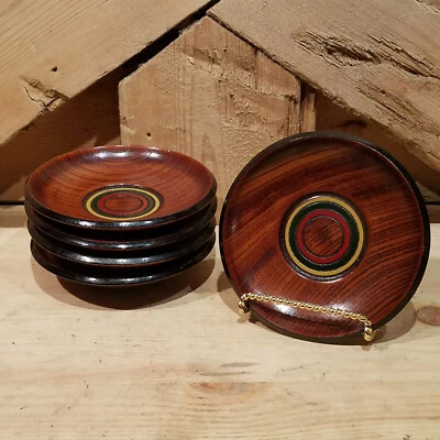Juego de 5 platillos de madera de nogal vintage con anillos verdes, dorados y rojos - Swanky Barn Foto 1 de 4