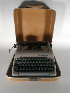 Súper máquina de escribir silenciosa Smith Corona años 50 vintage con estuche - ¡Probada! - Imagen 1 de 13