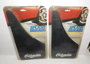 NOS OLDSMOBILE BLACK MUD FLAPS SPLASH GUARDS SILVER COLOR LETTERING - Foto 1 di 2