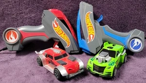 Hot Wheels Kidztech Toys Slot Cars 2 Stück mit Controllern - GETESTET - Bild 1 von 5
