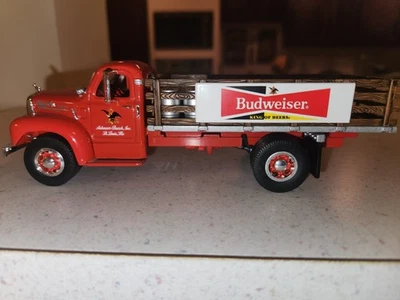 Camión de reparto Mac B Budwieser 1956 Matchbox escala 1/43 carrocería de estaca Foto 1 de 4