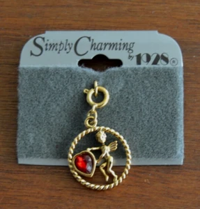 Dije de joyería marca 1928 ANGEL QUERUBÍN tono dorado corazón rojo nuevo en caja - Imagen 1 de 3