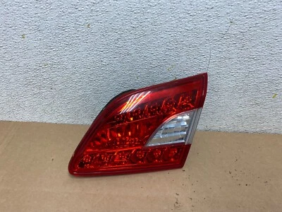 Luz trasera interior LED para pasajero derecho Nissan Sentra 2013 2014 2015 OEM N1093 DW Foto 1 de 4