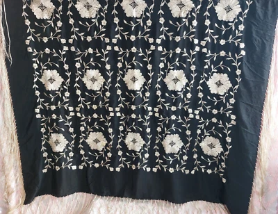 De Colección Mantón Floral Seda Negra Flecos "x 47" Piano Lanzamiento 19º Reutilizado Antiguo Foto 1 de 4