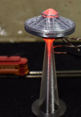 N Z Scale AREA 51 UFO Sci-Fi Flying Saucer LED SpaceShip Red Orb Abduction Beam - Image 1 of 4