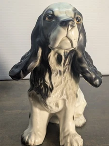 Estatuilla de perro Spaniel blanco y negro de cerámica vintage pintada a mano 8" de alto sentado - Imagen 1 de 9