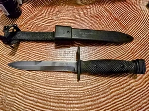 Vietnam Era US Army Rifle Bayonet Knife w/M10 Scabbard - Marked: US Ontario M7 - Picture 1 of 5