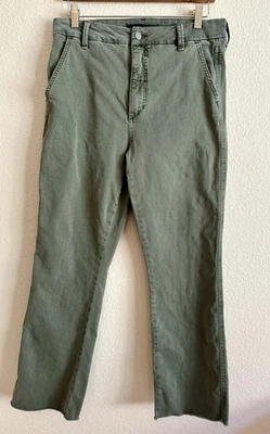 Pantalones chinos Joes Jeans verde militar frente plano pierna recta dobladillo crudo para mujer talla 30” Foto 1 de 4