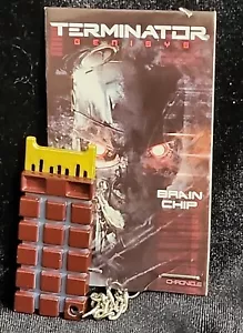 Terminator Genisys Brain Chip Portachiavi Loot Caser Esclusivo Chronicle T-1000 NUOVO - Foto 1 di 5
