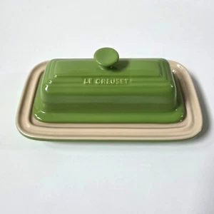 Le Creuset Stoneware Covered Butter Dish Palm Green 1/4 lb Stick - Picture 1 of 9