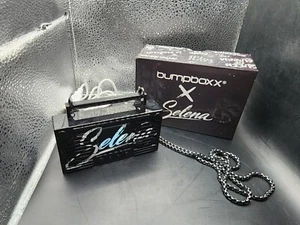 Selena Limited Edition Bumpboxx MicroBoom altoparlante Bluetooth indossabile Boombox - Foto 1 di 6