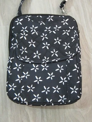 Bolsa delgada antirrobo firma TRAVELON en blanco y negro con estampado de flores pequeñas Foto 1 de 4