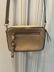 Henri Bendel Small Leather Tan Handbag Outside And Inside Pocket - Picture 1 of 9
