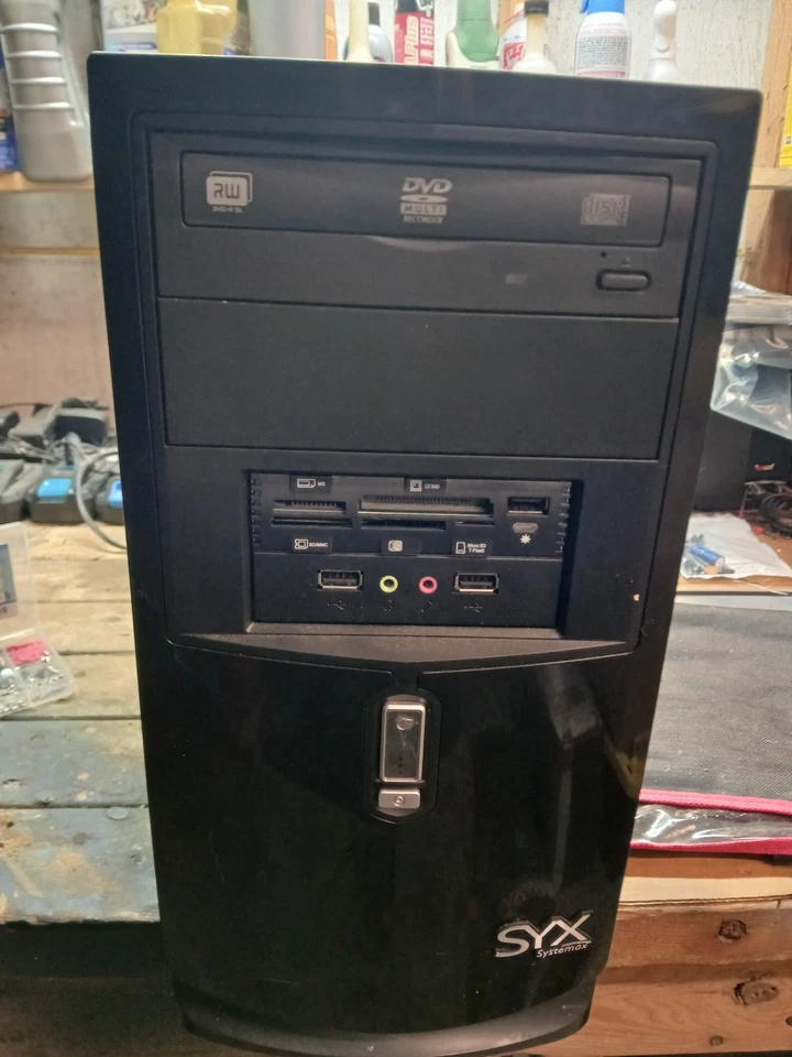 INTEL CORE i3 | WINDOWS XP BLACK EDITION | SSD | GEFORCE 210 | RETRO GAMING - Image 1 of 4