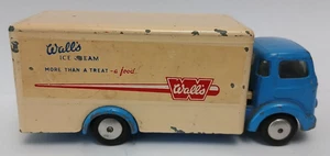 Corgi 453 - Commer Box Van "WALLS" - Original pre-loved model (CT2348) - Picture 1 of 6