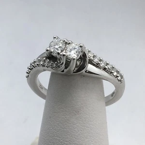 Anillo de dos diamantes estilo Ever Us 1/2 TCW en oro blanco de 10 k talla 7 #25 - Imagen 1 de 7