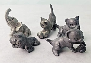 Lotto 5 statuine vintage in miniatura in peltro - 3 gattini 1 tricheco 1 elefante - Foto 1 di 14